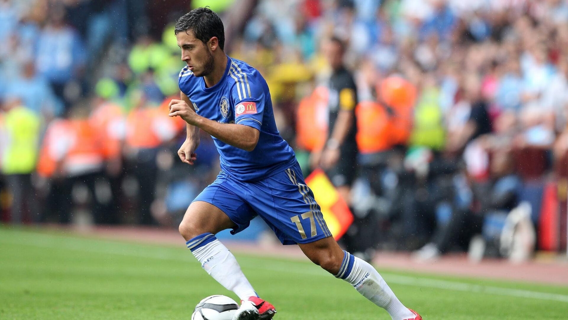 “天才车手的秘技：漂移、超车与操控的完美结合”，漂移及超车技术